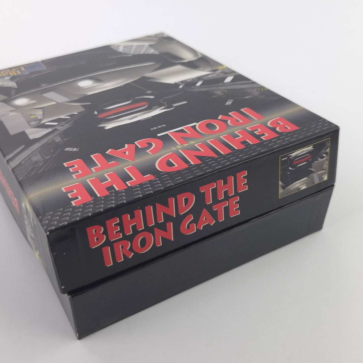 Amiga Spiel Behind the Iron Gate Big Box OVP PAL Diskette