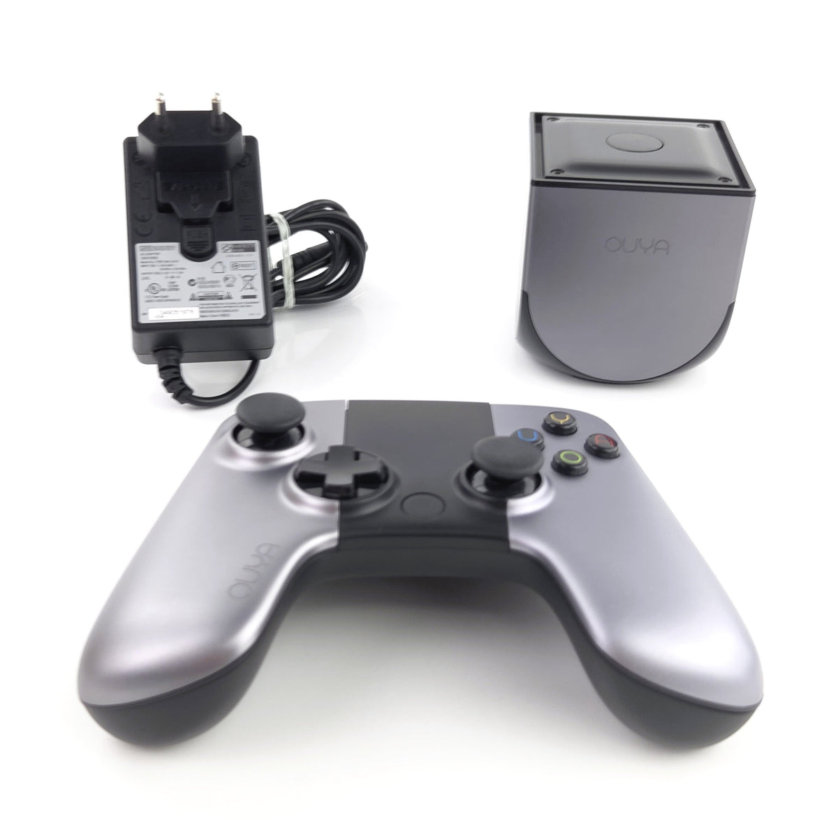 Ouya Konsole mit Controller und Netzteil