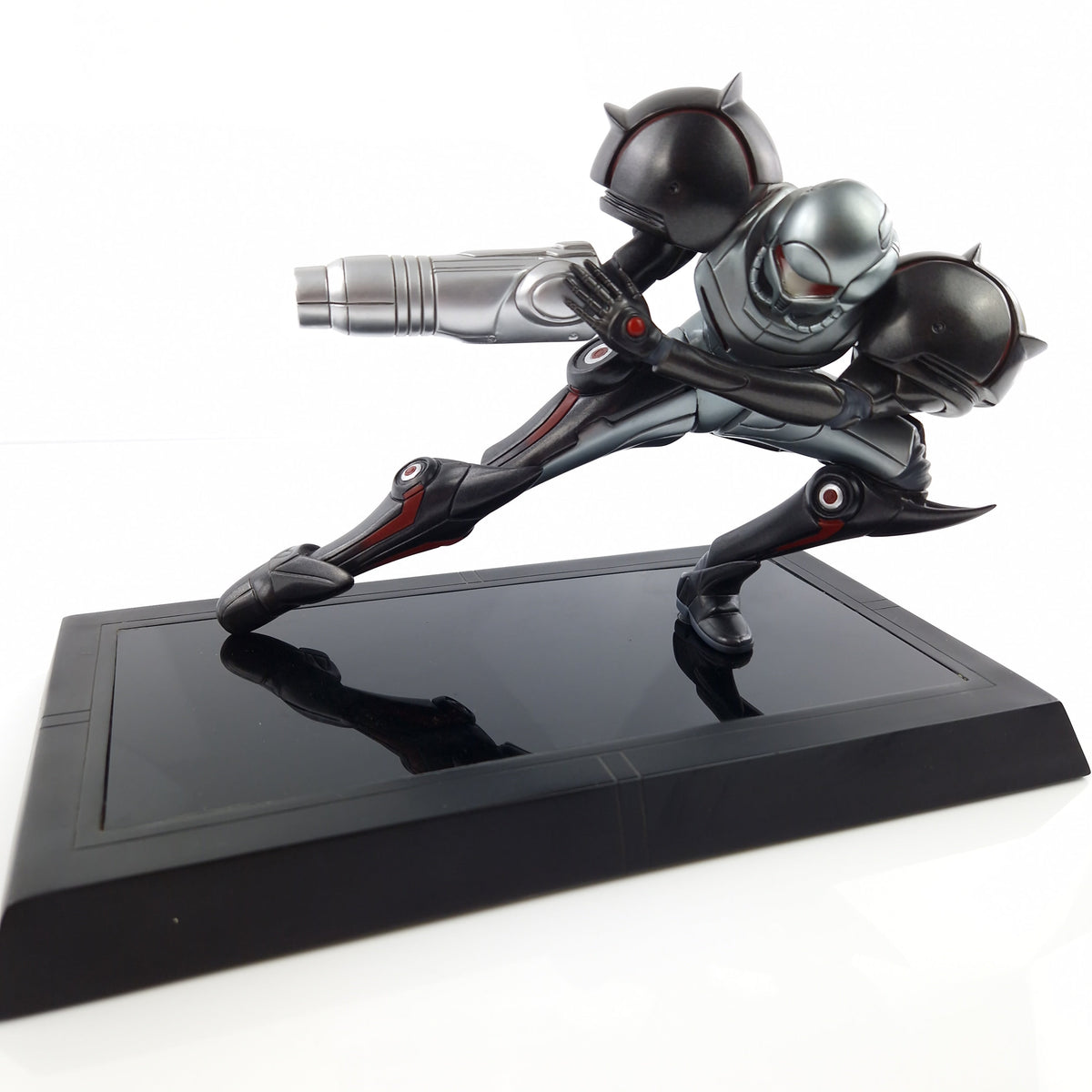 First 4 Figures Statue Samus Phazon Suit - 1/1500 Units OVP Karte Metroid Prime